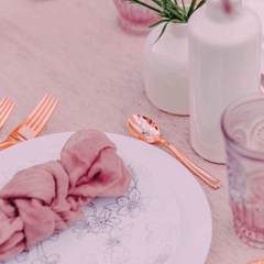 8 In. Blossom Design Plastic Plates | 10 Count