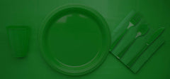 9 In. Dark Green Plastic Plates | 8 Count