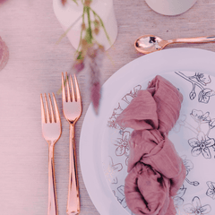 8 In. Blossom Design Plastic Plates | 10 Count